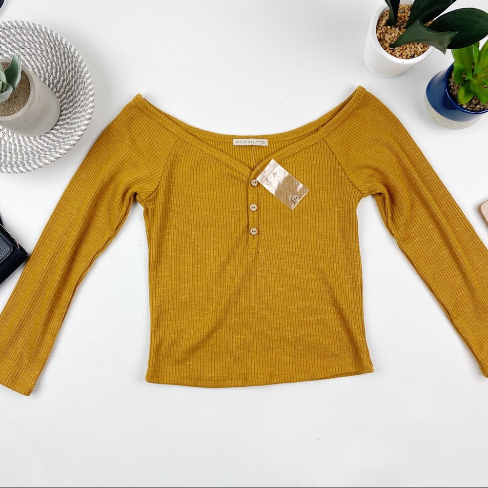 NWOT / ACTIVE USA Long Sleeve Crop Top Large